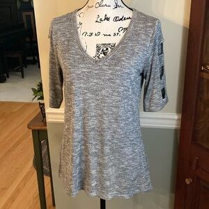 Jennifer Lopez black/white/silver heathered v-neck ladder sleeve top